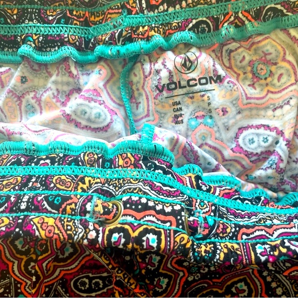 ✨3x$25✨ Volcom Swimming Shorts - Picture 3 of 8